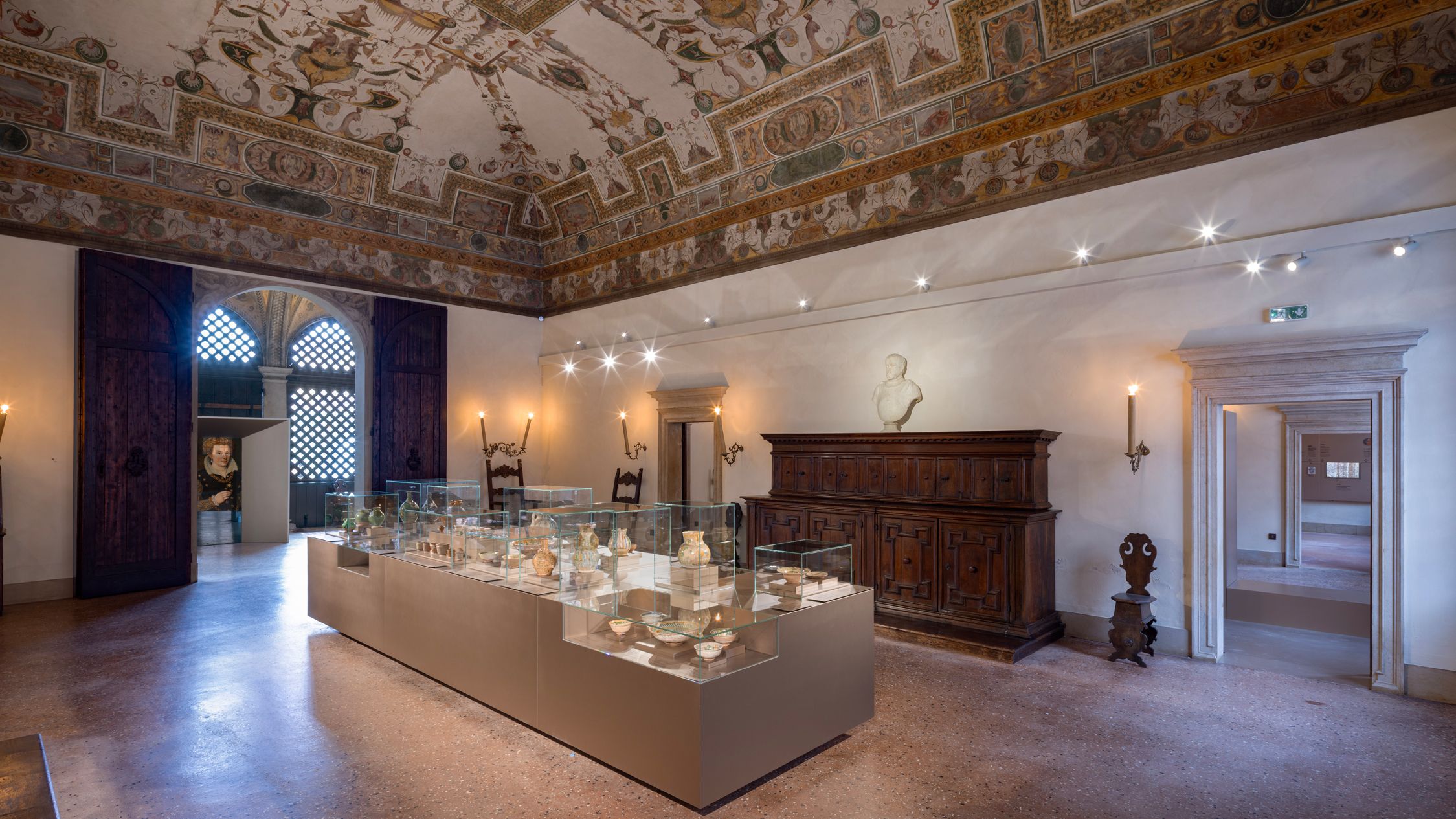 Immagine: la Sala Grande della Palazzina di Marfisa d’Este a Ferrara (fotografia di Luca Gavagna)