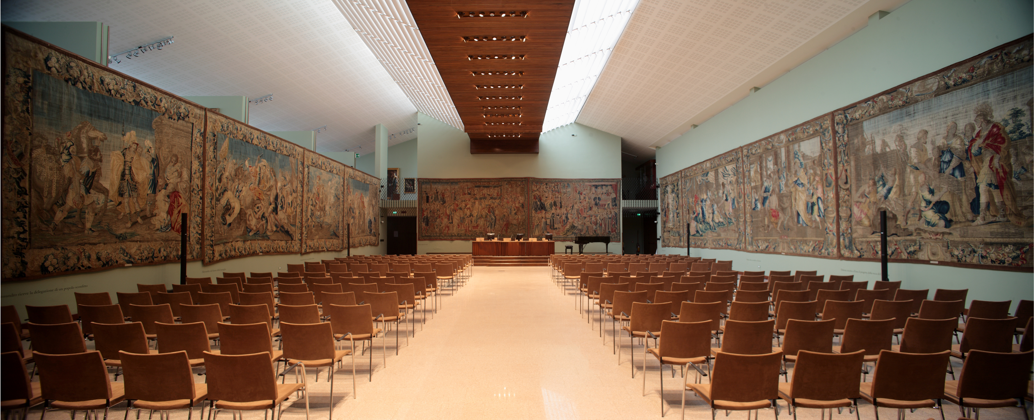 Veduta panoramica della Sala degli Arazzi della Galleria Alberoni di Piacenza