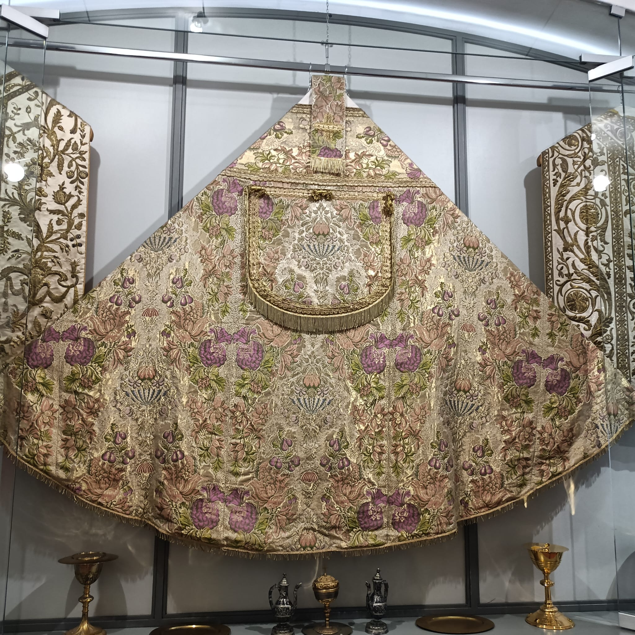 Piviale antico della collezione del Polo Museale Scalabrini