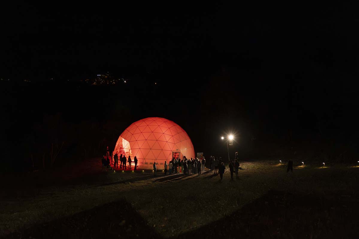 The Globe, notte