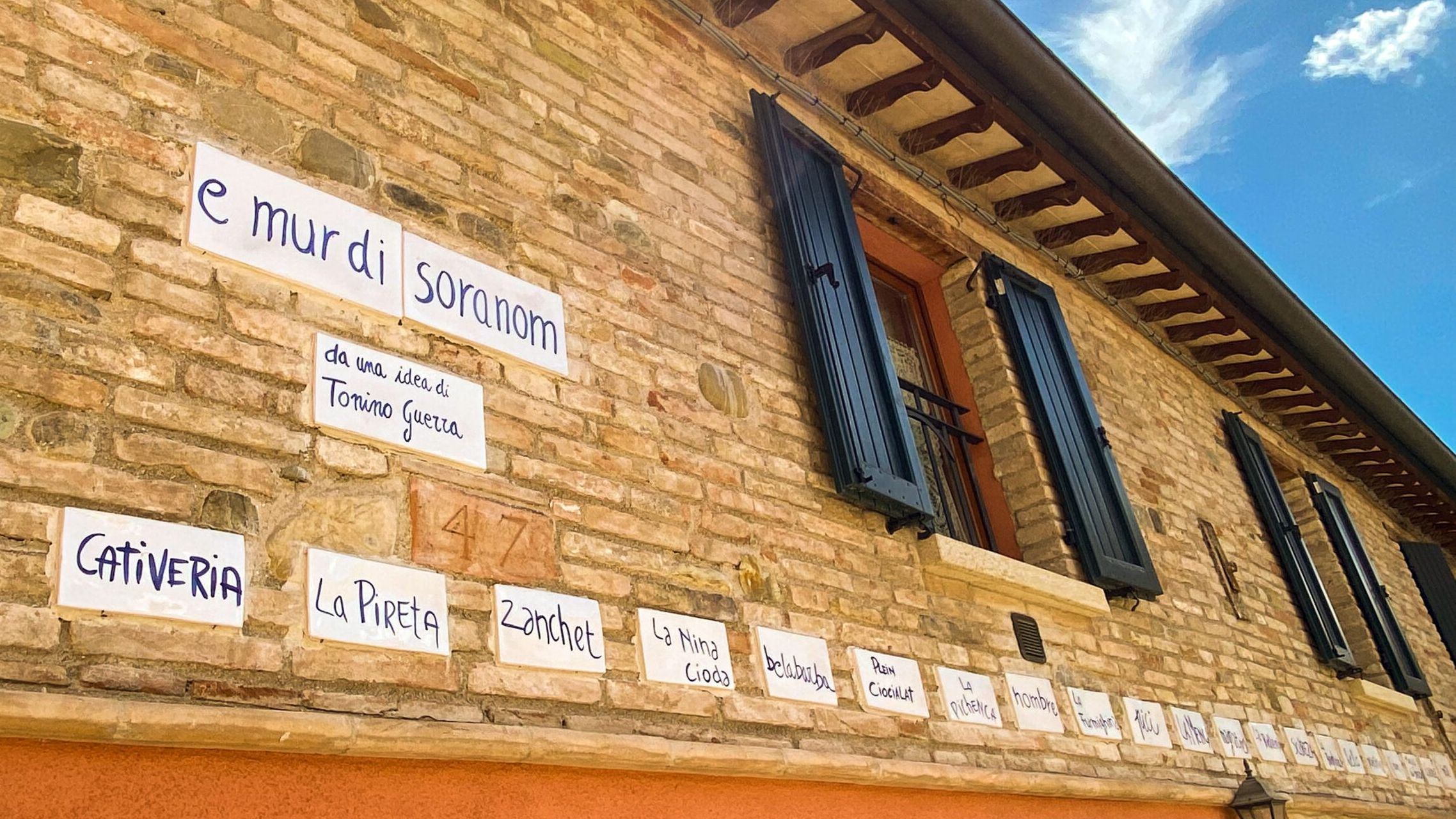 Il Muro dei Soprannomi in Borgo San Giuliano a Rimini - foto Visit Rimini
