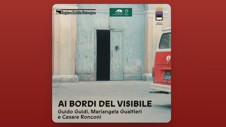 Immagine di copertina del podcast “Ai bordi del visibile. La poetica e lo sguardo del fotografo cesenate Guido Guidi” realizzato dalla Biblioteca Malatestiana di Cesena