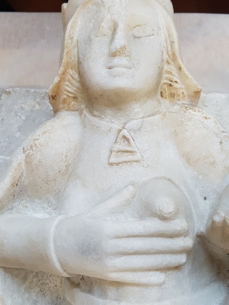 05a. Rimini, Museo della Città, Lapicida del XIV sec., Madonna con il Bambino (Madonna del latte), dopo, part. - ph. Antonella Salvi, 2020.jpg