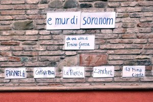 “Il Muro dei Soprannomi”, opera di Tonino Guerra, Rimini - Borgo San Giuliano