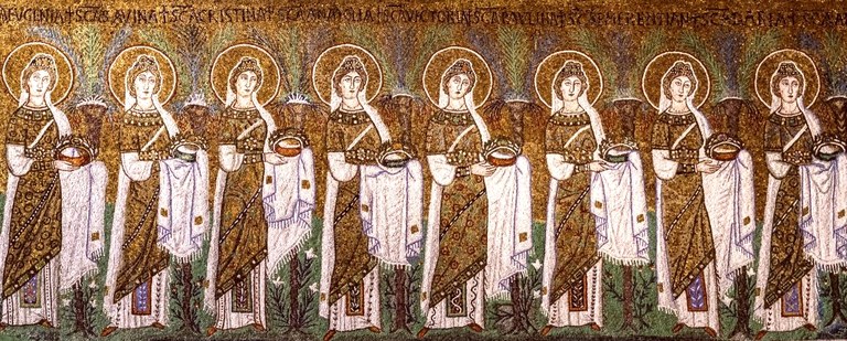 Foto > Sant’Apollinare Nuovo, Ravenna - “Teoria delle sante”, decorazione musiva parietale, VI secolo (561-569)