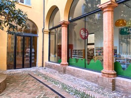 Biblioteca Antonio Delfini, Modena - Nuovi spazi 2022: Cortile del nespolo
