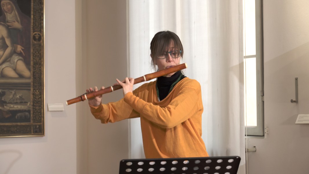 Instromenti musicalissimi - Laura Venutti, allieva del dipartimento di Musica Antica della Scuola Civica di Milano - Giovanni Paganelli