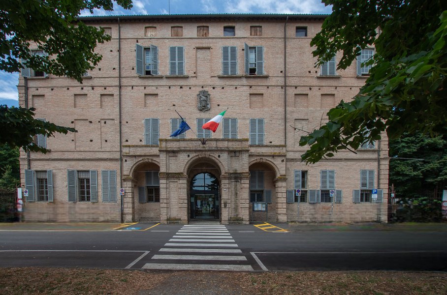 Palazzo Rocca, fronte