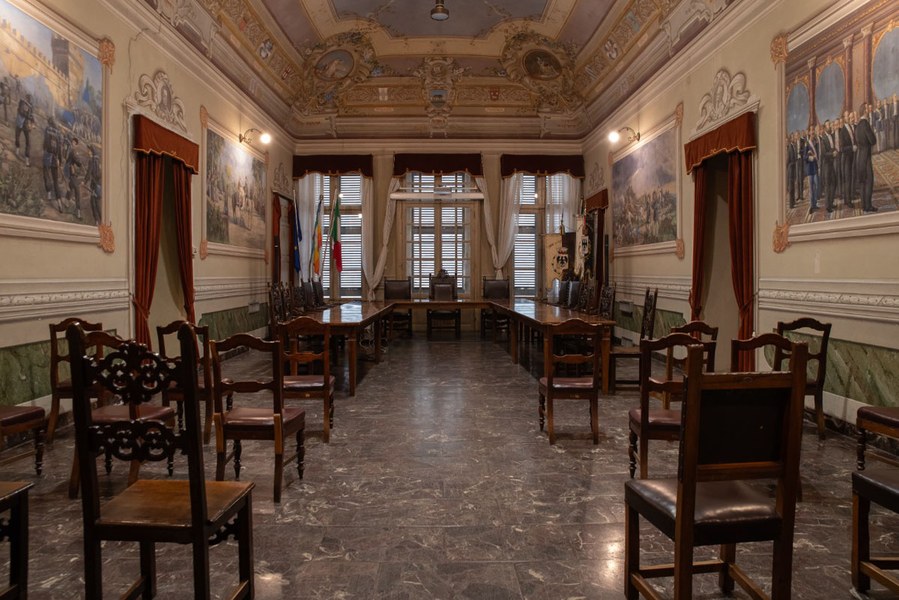 Palazzo Rocca, sala consiglio comunale, affreschi del 1910