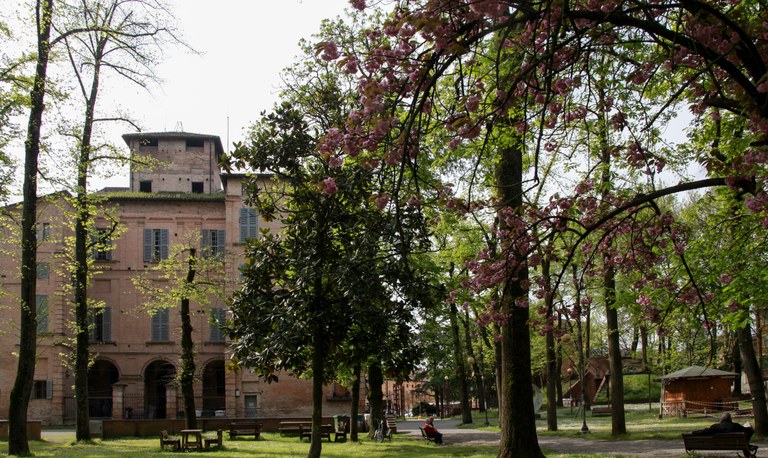 WEBPalazzo Rocca visto dal parco.jpg